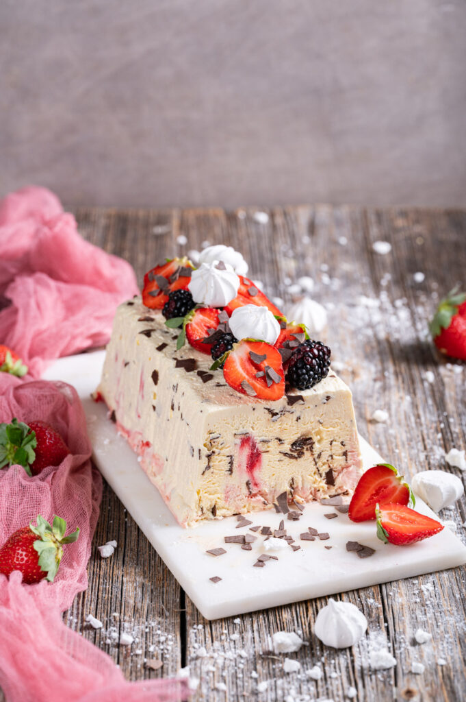 Stracciatella semifreddo z malinami - Midva Kuhava